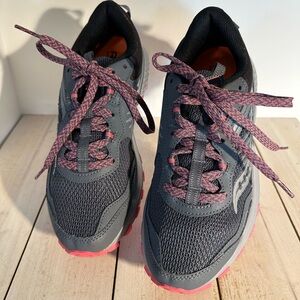 Saucony Women’s TR 15 Excursion grey & Pink trail running Athletic Shoes SZ 9.5